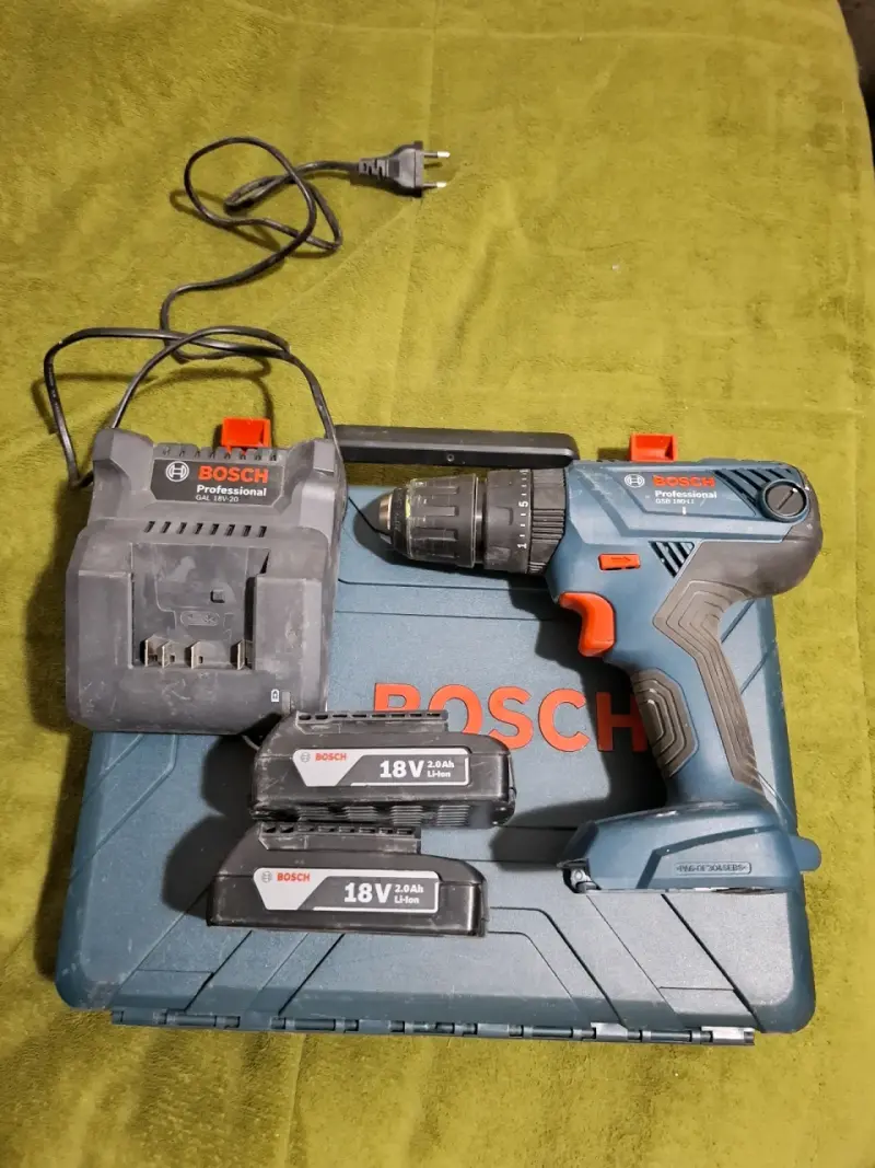 Taladro inalámbrico Bosch 18V con baterías - 1