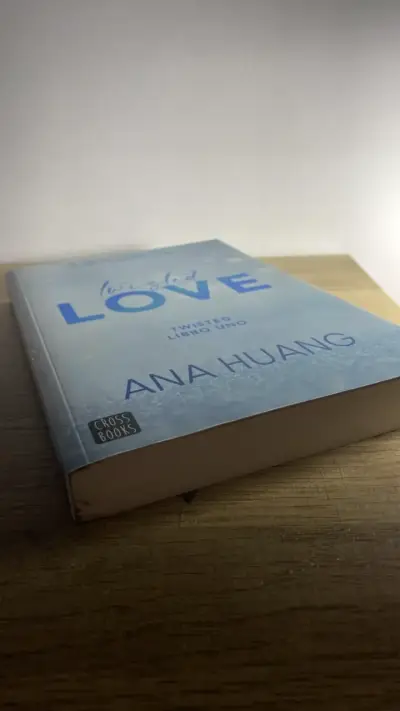 Libro 'Twisted Love' de Ana Huang - miniatura 3