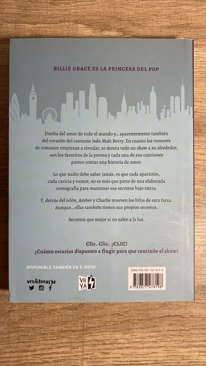 Libro 'The Lucky Ones' de Clara Cortés - 2