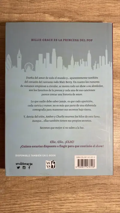 Libro 'The Lucky Ones' de Clara Cortés - miniatura 2