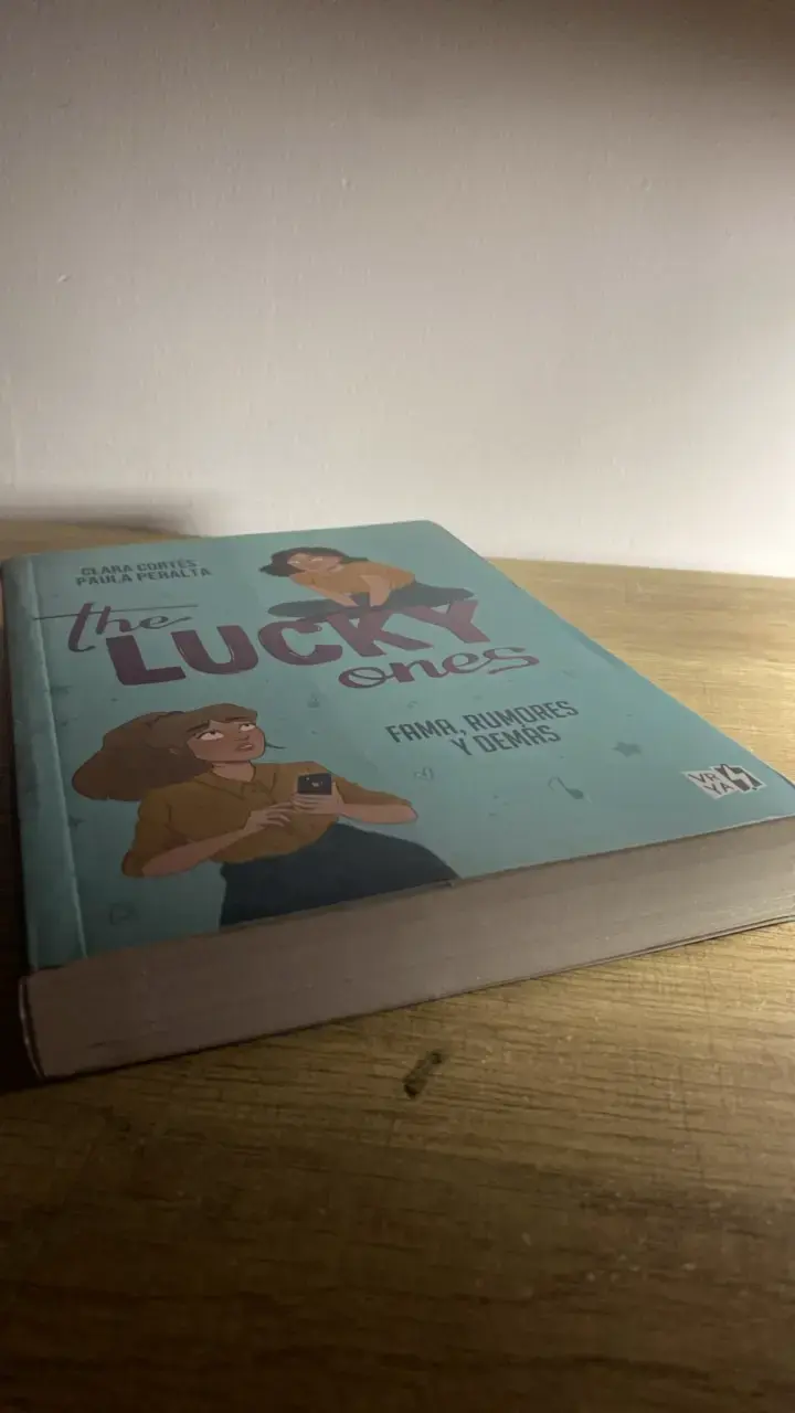 Libro 'The Lucky Ones' de Clara Cortés - 3