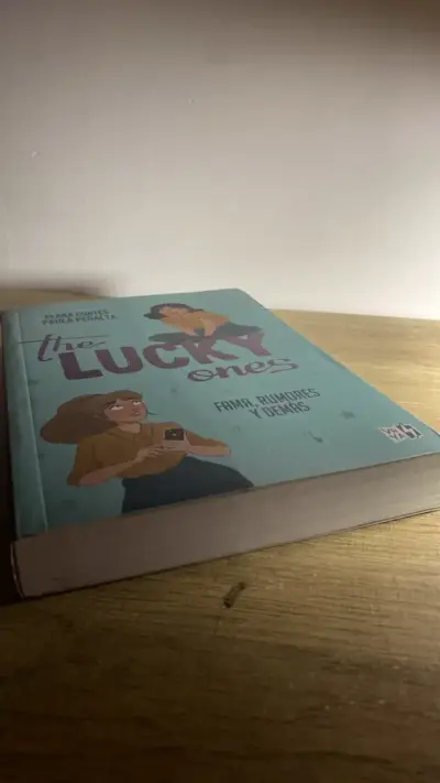 Libro 'The Lucky Ones' de Clara Cortés - miniatura 3