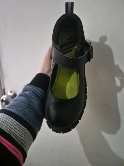 Zapatos escolares negros para niña - miniatura 2