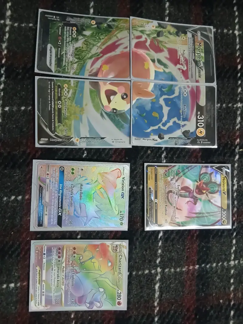 Colección de cartas Pokémon raras y holográficas