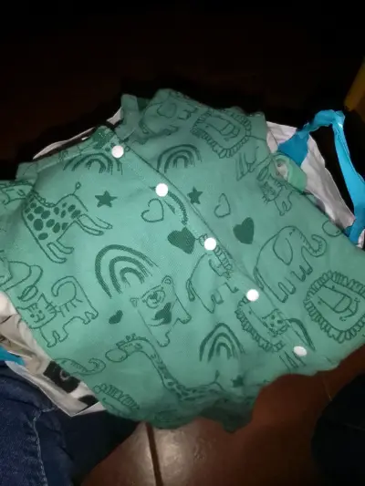 Enterito de bebé verde con estampado de animales - miniatura 1