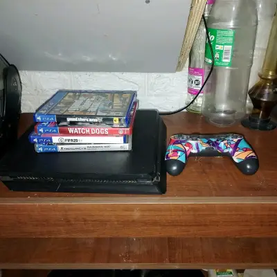 Consola PS4 con juegos y control personalizado - miniatura 1