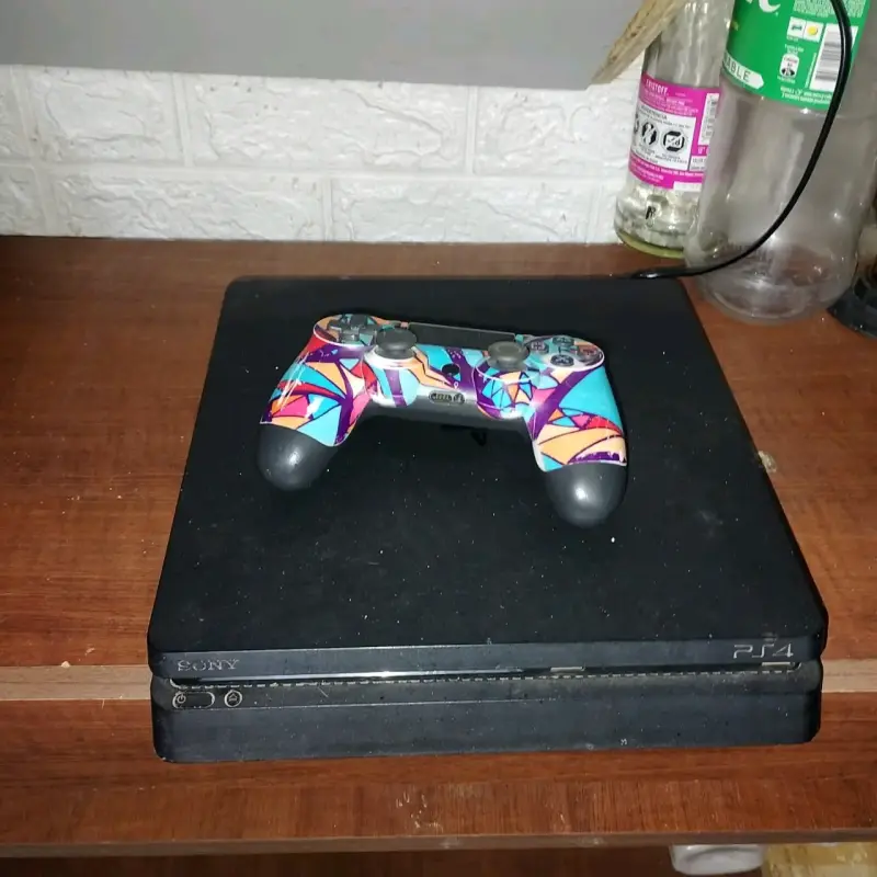 Consola PS4 con juegos y control personalizado - 2