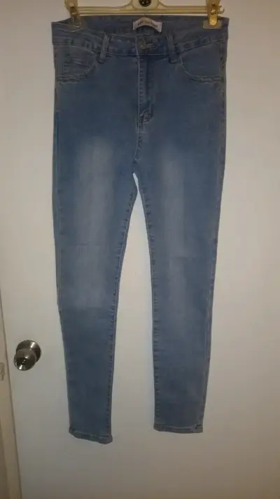 Jeans ajustados azul claro para mujer - miniatura 1