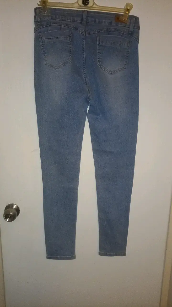 Jeans ajustados azul claro para mujer - 2