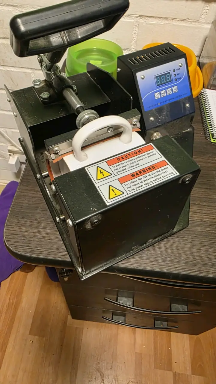 Prensa térmica para tazas con control digital - 1