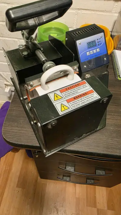 Prensa térmica para tazas con control digital - miniatura 1