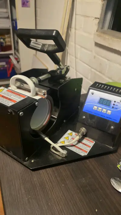 Prensa térmica para tazas con control digital - miniatura 2
