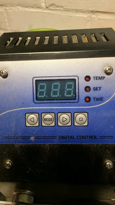 Prensa térmica para tazas con control digital - miniatura 3