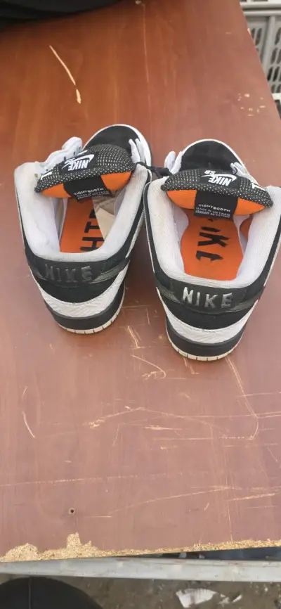 Zapatillas deportivas blancas y negras - miniatura 2