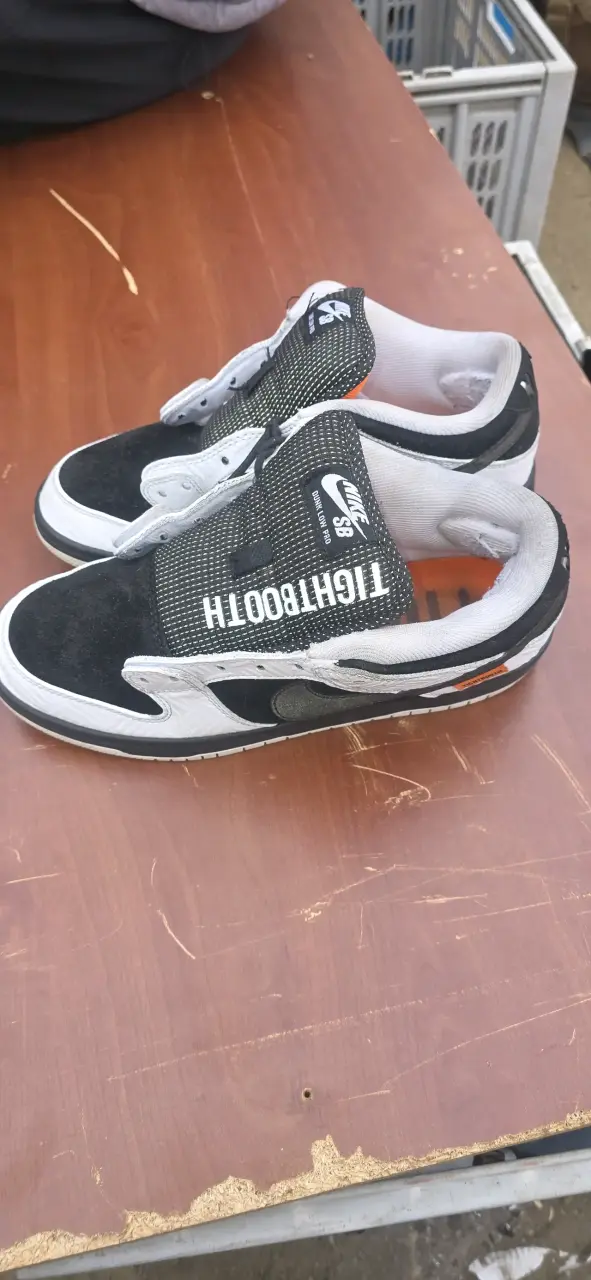 Zapatillas deportivas blancas y negras - 3