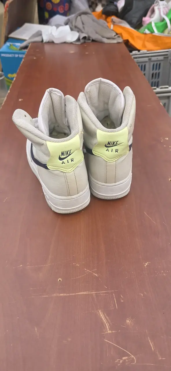 Zapatillas deportivas blancas y negras - 6