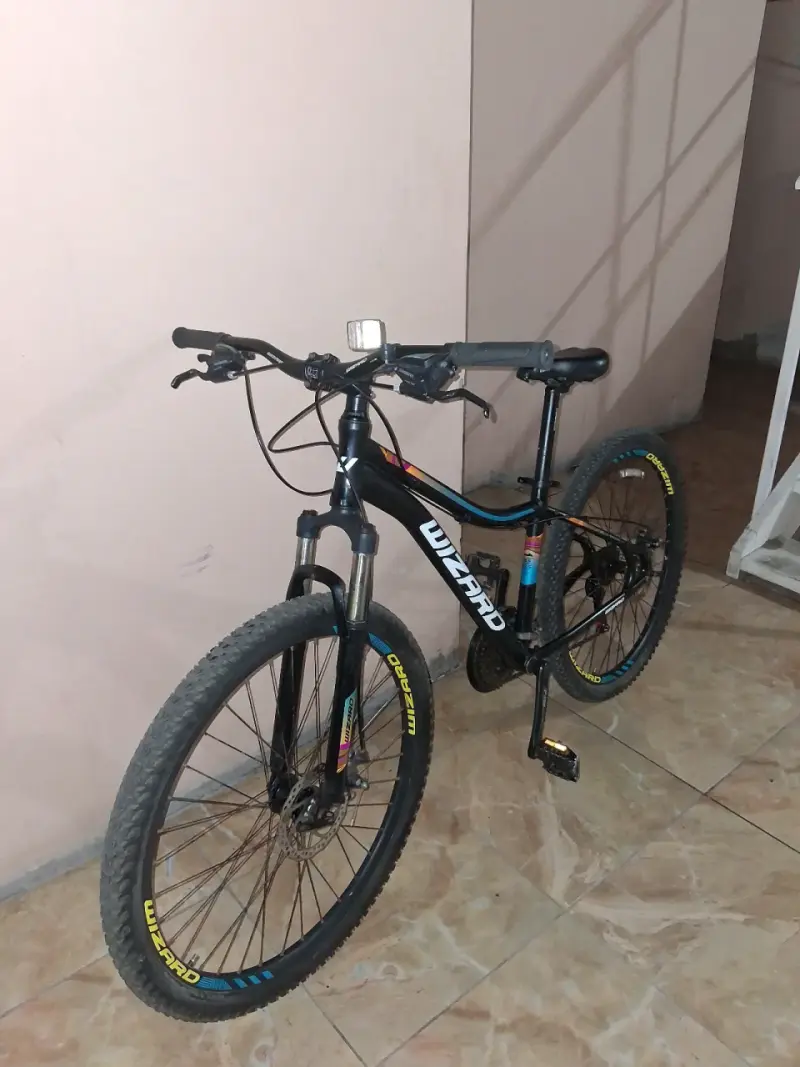 Bicicleta montaña Wizard negra con suspensión - 1