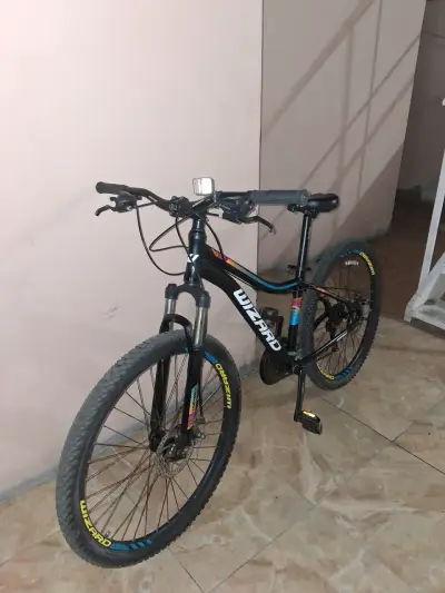 Bicicleta montaña Wizard negra con suspensión - miniatura 1