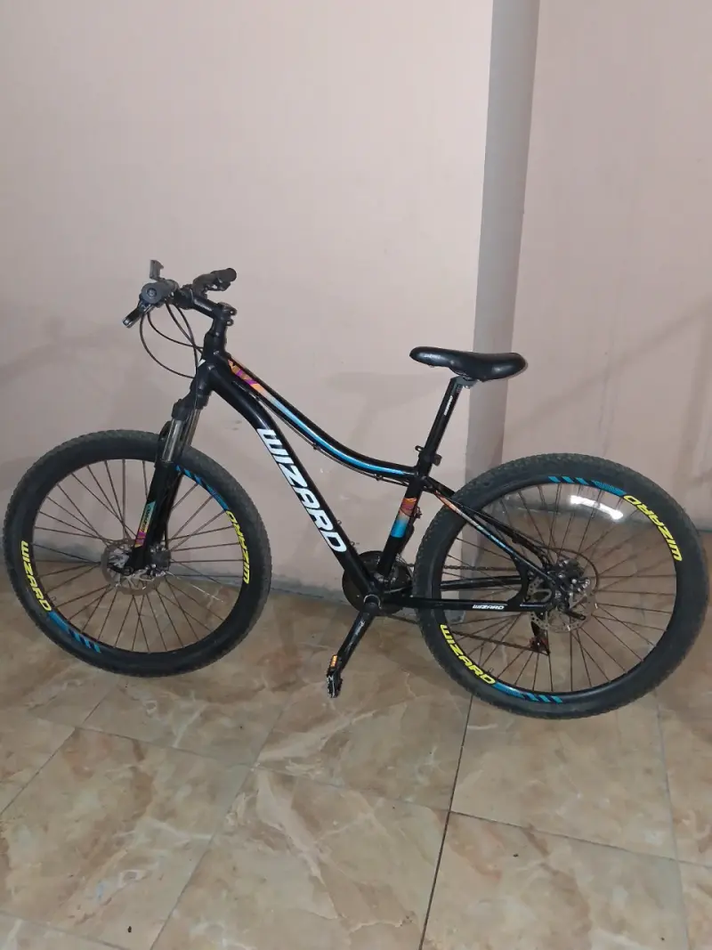 Bicicleta montaña Wizard negra con suspensión - 2