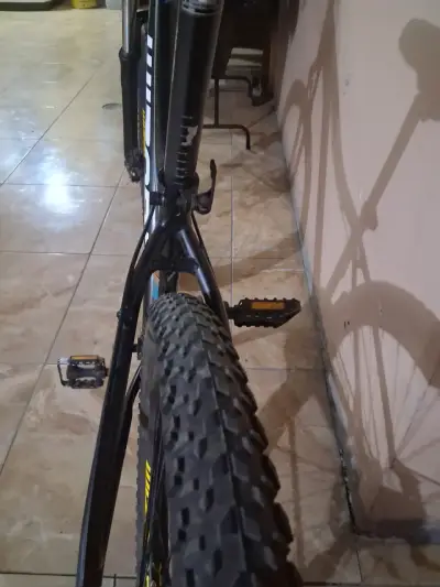 Bicicleta montaña Wizard negra con suspensión - miniatura 4