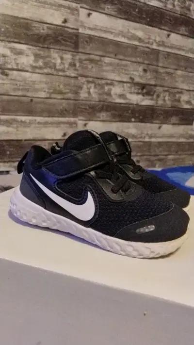 Zapatillas NIKE 9C.Deportivas negras para niños - miniatura 1