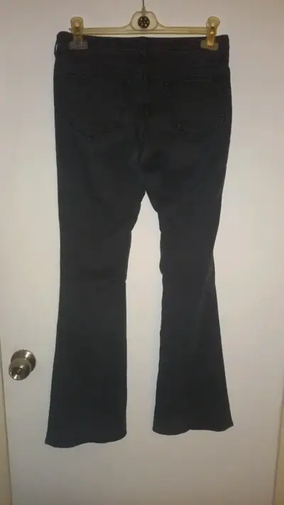 Jeans acampanados negros para mujer - miniatura 2
