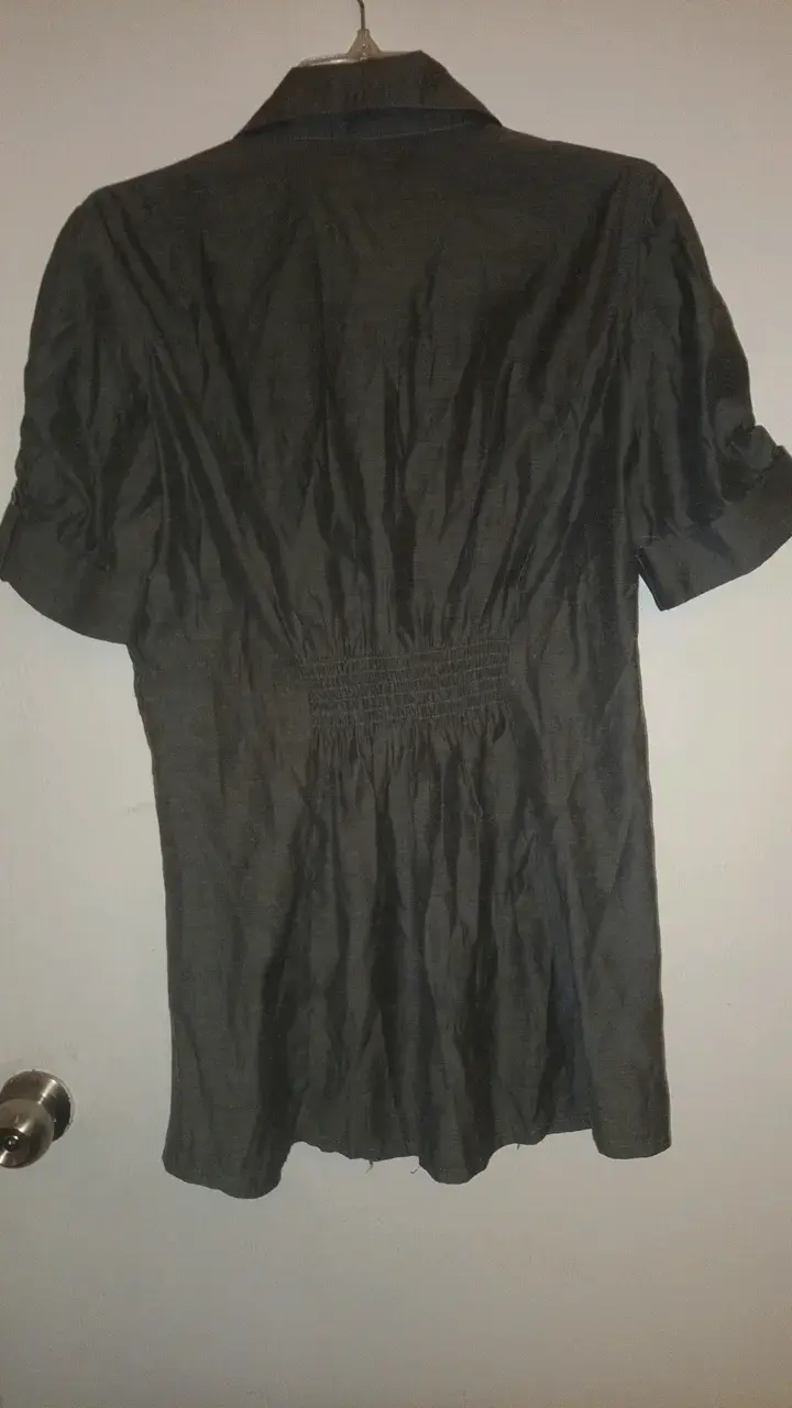 Vestido camisero gris oscuro con botones - 2