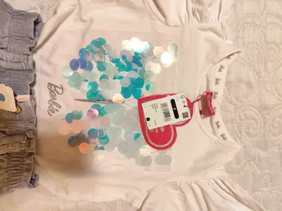 Polera infantil con lentejuelas y diseño colorido - miniatura 1