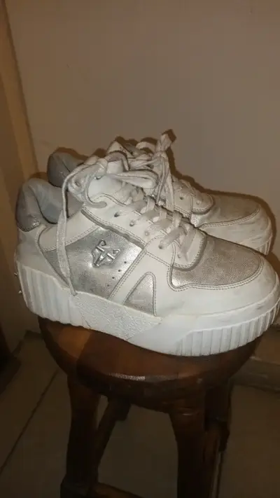 Zapatillas deportivas blancas de cuero - miniatura 2