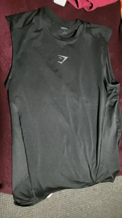 Polera deportiva negra gymshark sin mangas - miniatura 1