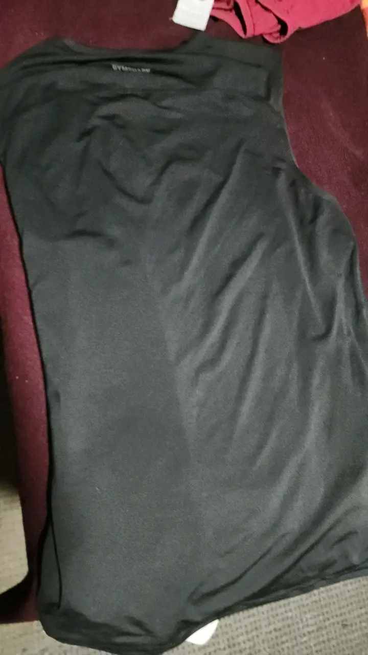 Polera deportiva negra gymshark sin mangas - 2