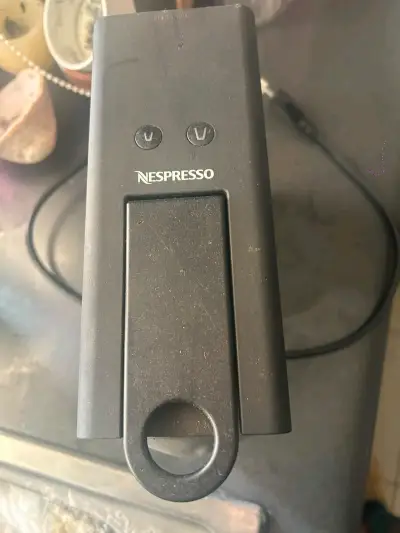 Cafetera de Cápsulas Nespresso Essenza Mini Negra - miniatura 2