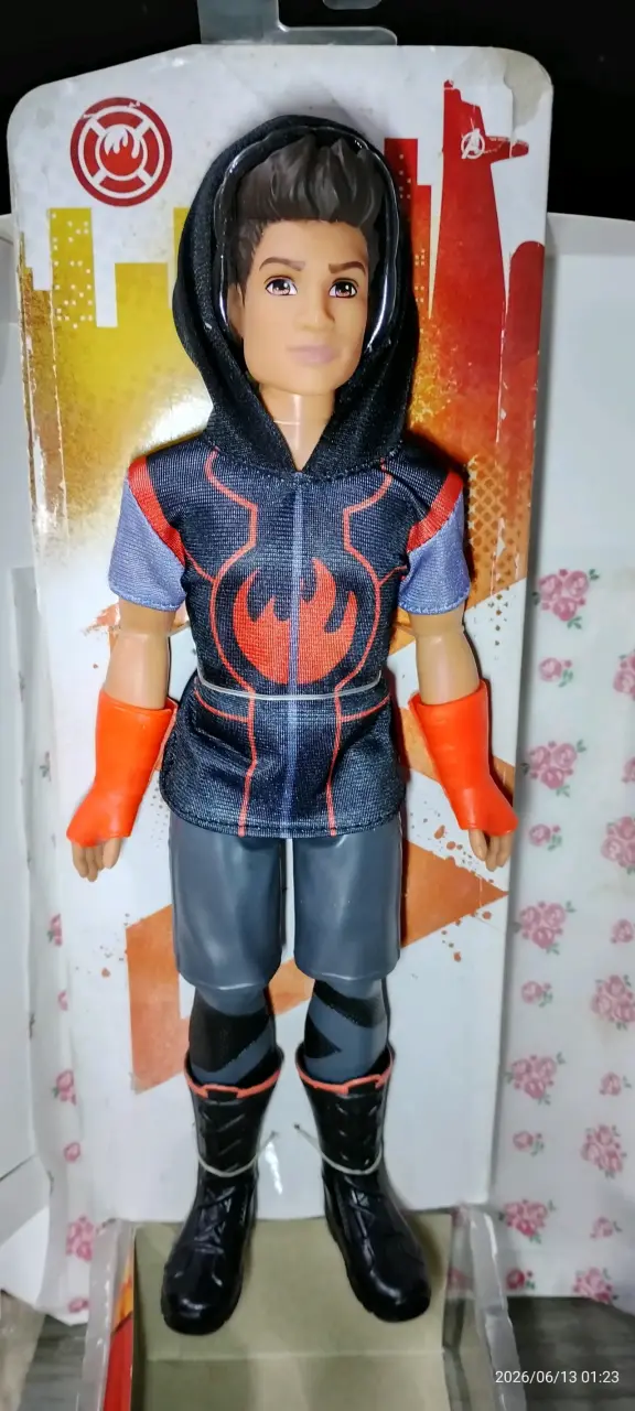 Muñeco de acción con traje de superhéroe