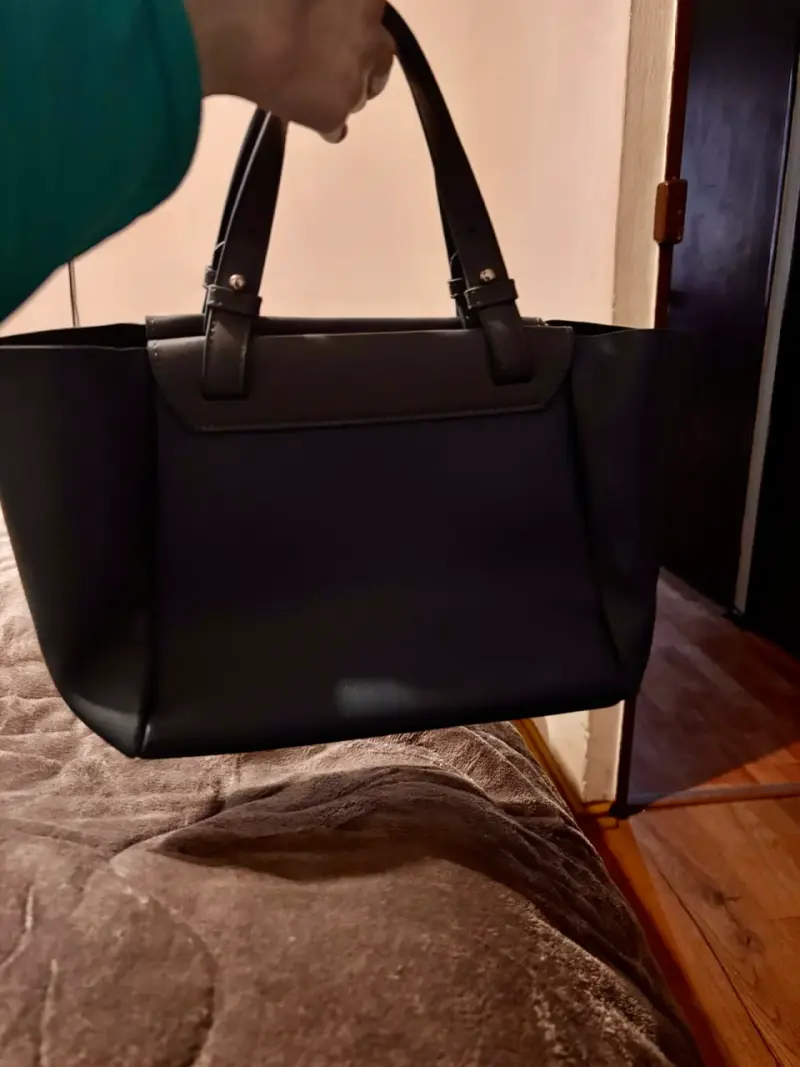 Bolso Prüne negro elegante y moderno - 2