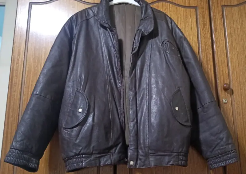Chaqueta de cuero marrón para hombre