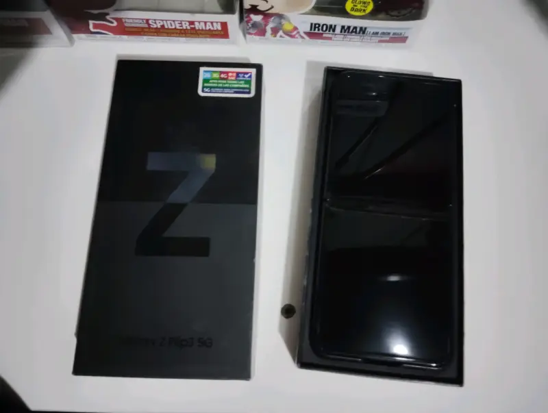 Samsung Galaxy Z Flip3 5G en caja - 1