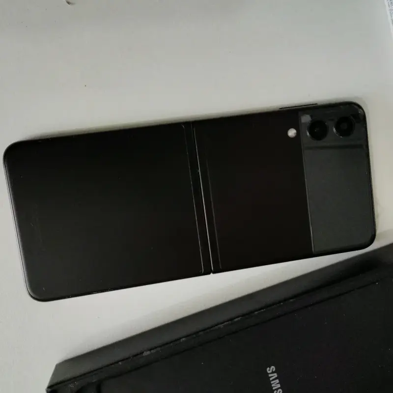 Samsung Galaxy Z Flip3 5G en caja - 2