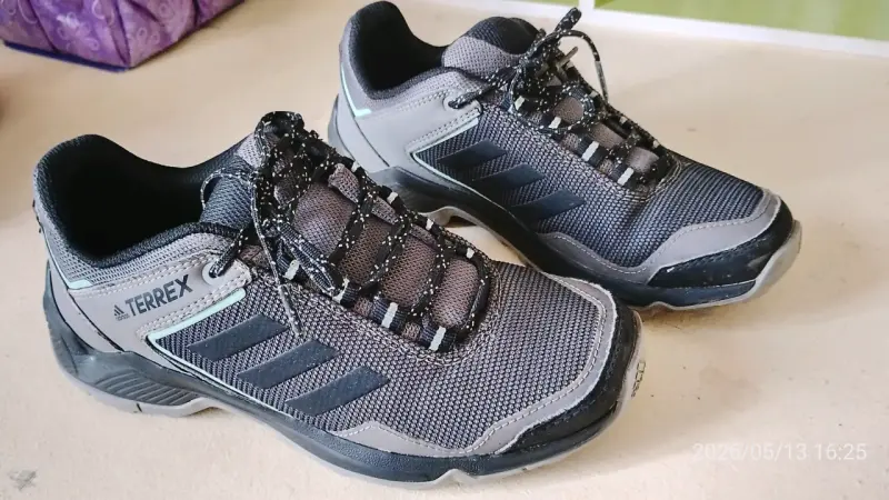 Zapatillas de trekking Adidas Terrex gris 37,5. - 1