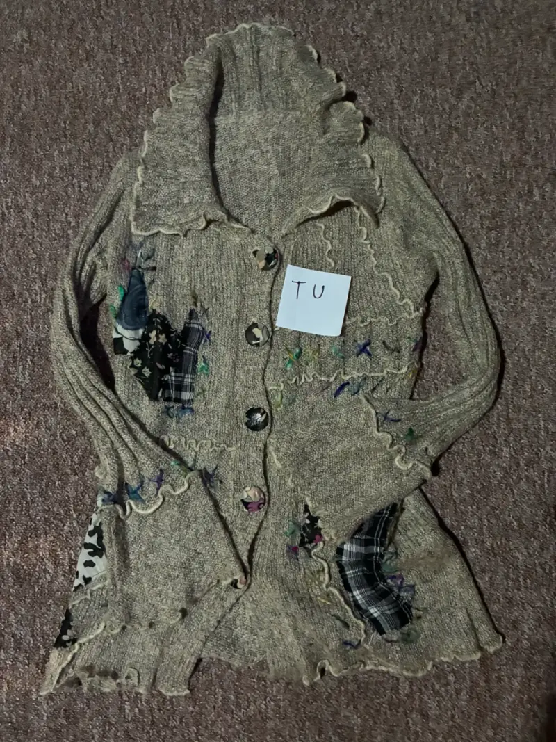 Cárdigan beige con detalles bordados - 1