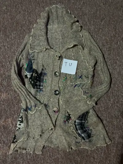 Cárdigan beige con detalles bordados - miniatura 1
