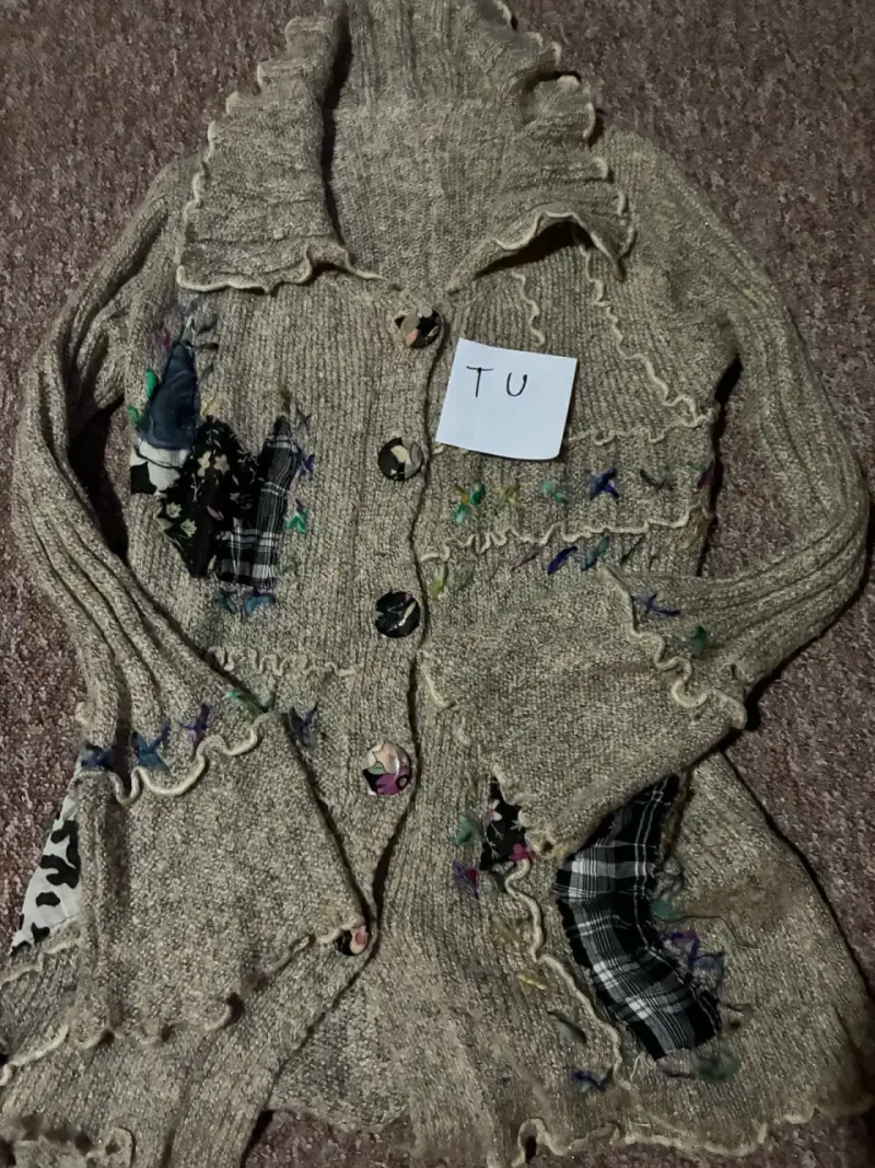 Cárdigan beige con detalles bordados - 2