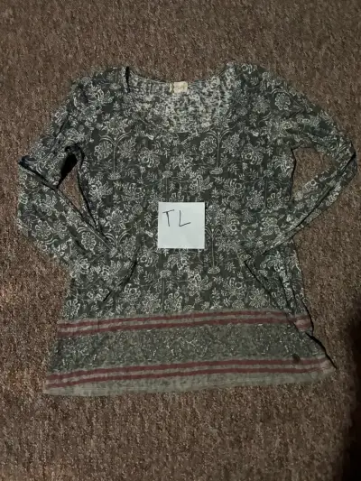 Polera manga larga estampada floral - miniatura 1