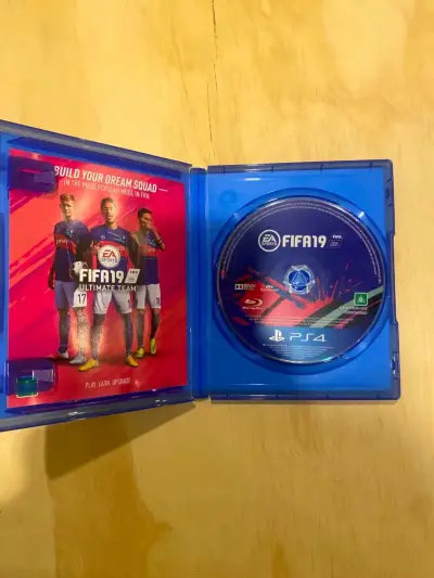 FIFA 19 Champions Edition para PS4 - miniatura 3