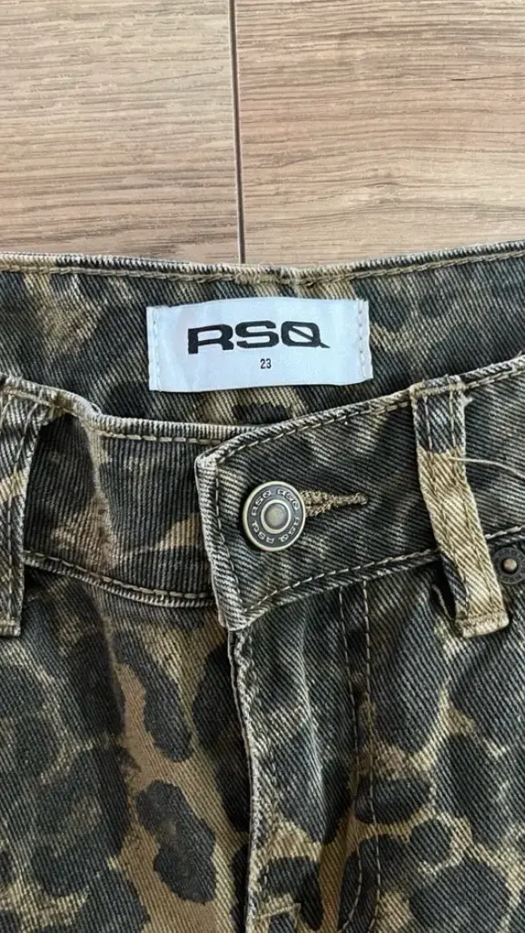 Jeans estampado leopardo para mujer - 2