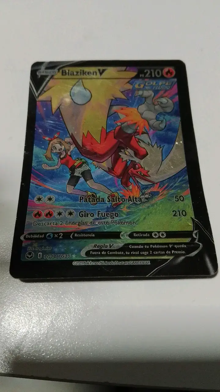 Carta Pokémon Blaziken V holográfica - 1