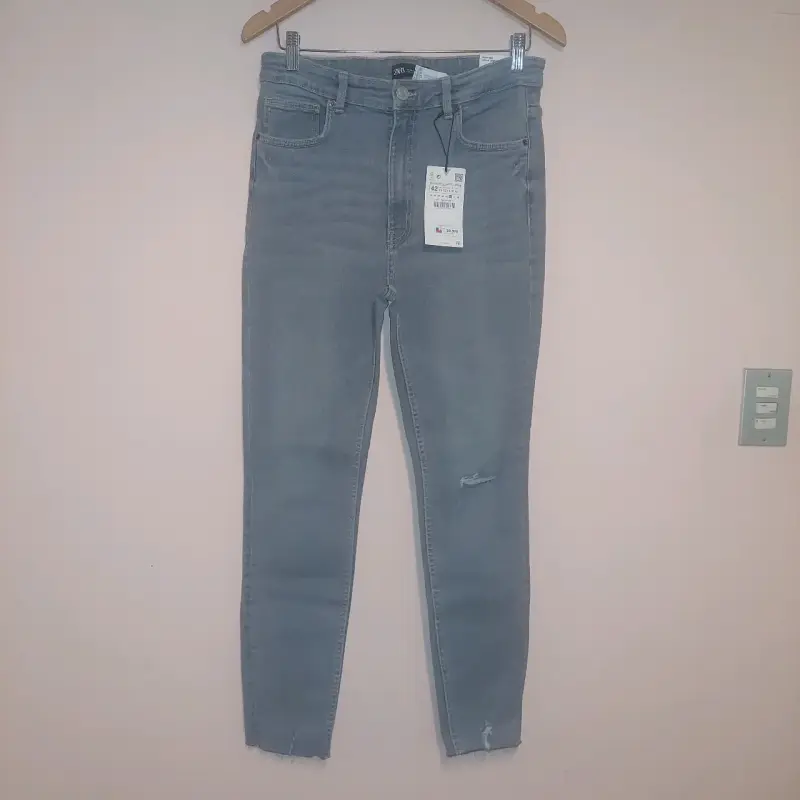 Jeans Zara gris desgastado para mujer - 1