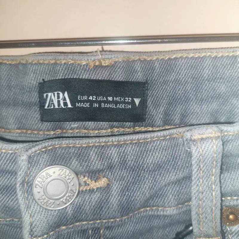 Jeans Zara gris desgastado para mujer - 2