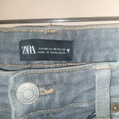 Jeans Zara gris desgastado para mujer - miniatura 2