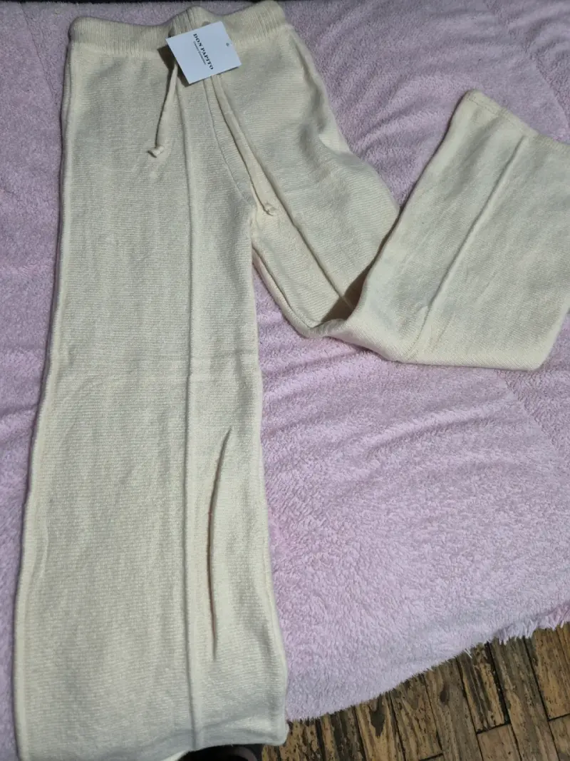 Pantalones de lanilla beige para mujer - 1
