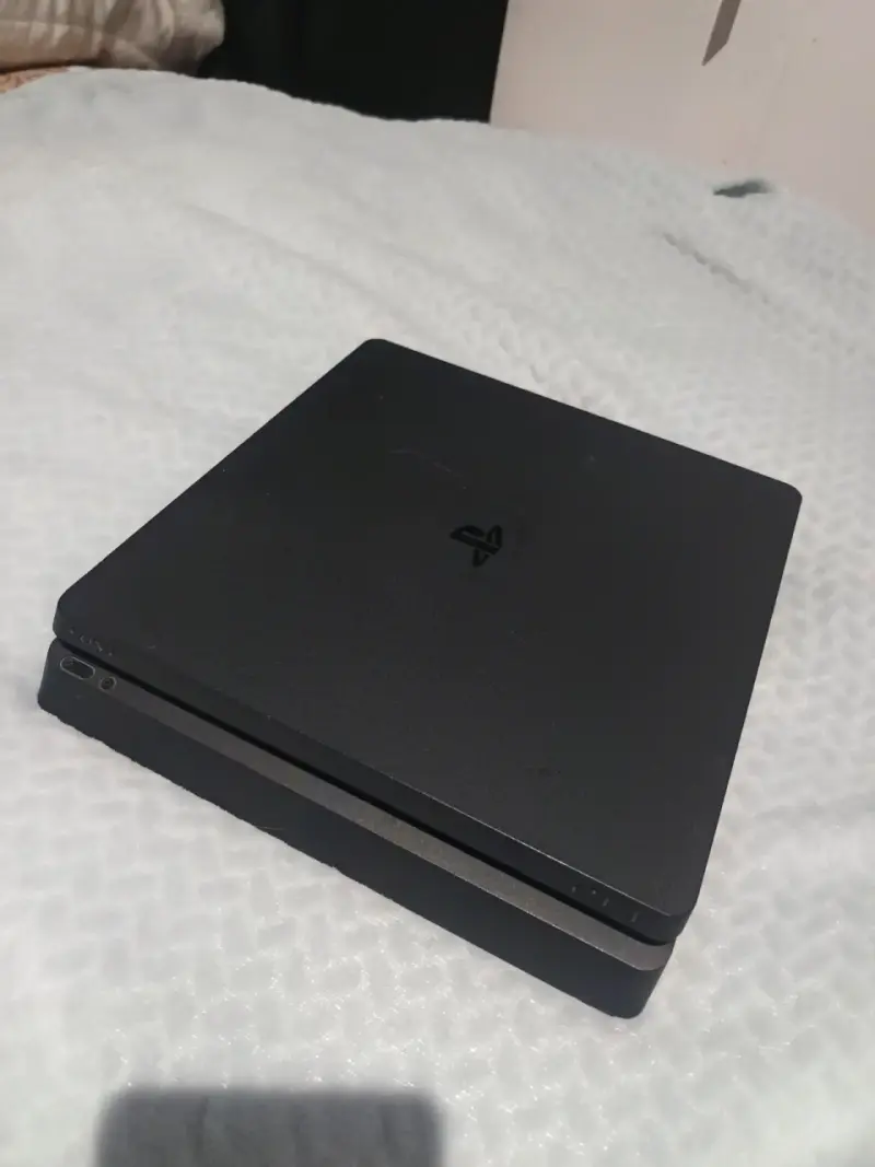 Consola PlayStation 4 Slim en buen estado - 1